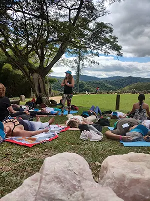 foto ilustrativa meditação na natureza